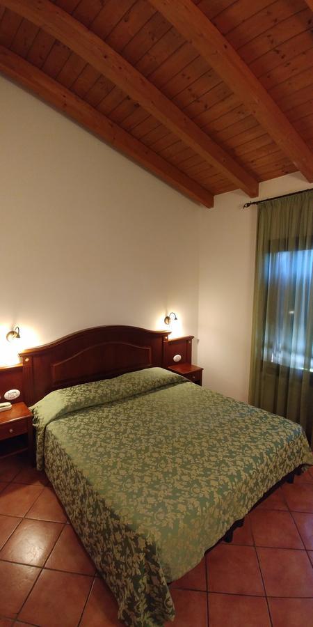Hotel Barabba Quattro Castella Екстериор снимка